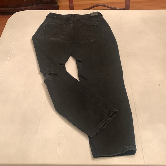 American Eagle Size Mom Straight Jean. Size 8 - Picture 9 of 10